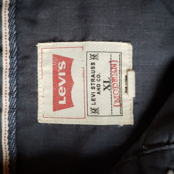 Levi's short sleeve button down shirt, size XL - Picture 4 of 5